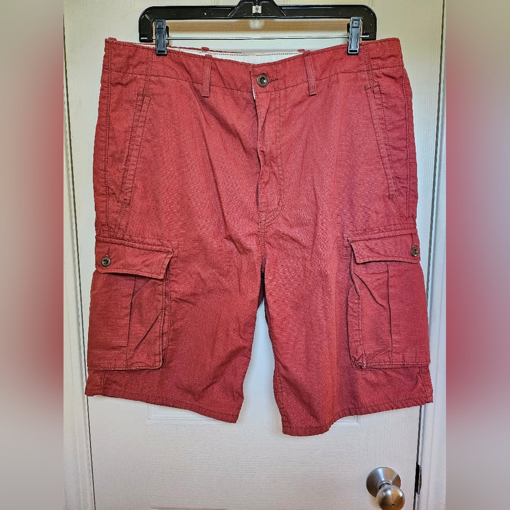 Men's Levi's Cargo shorts 100% cotton Size 34